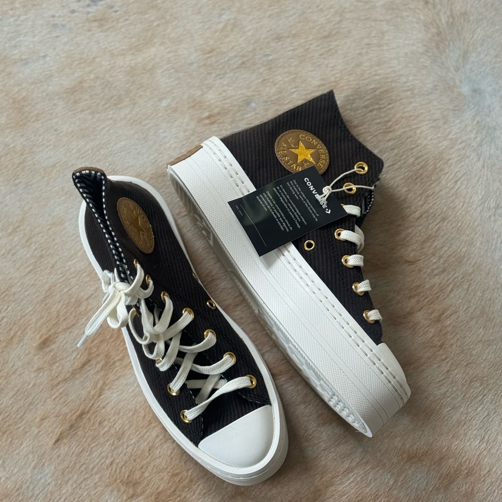 NWT Converse Chuck Taylor All Star Lift Sneakers